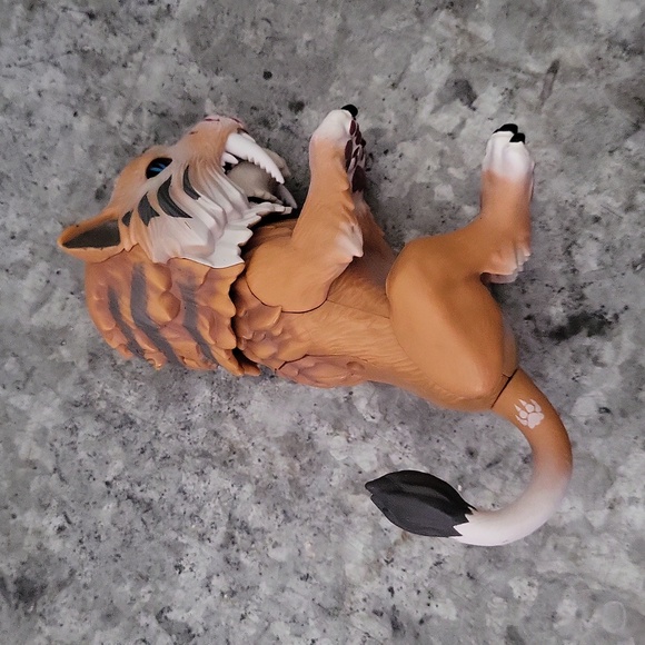 Fingerlings Sabre Tooth - Picture 3 of 4